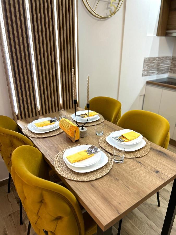 Apartman Lux-Besplatno Koriscenje Zasebne Garaze Sremska Mitrovica Exterior photo