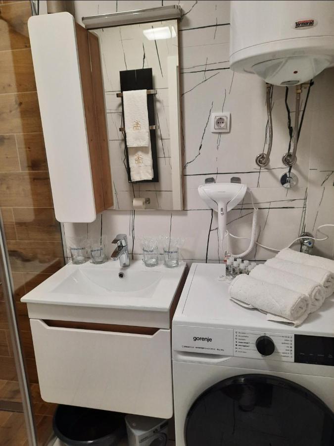 Apartman Lux-Besplatno Koriscenje Zasebne Garaze Sremska Mitrovica Exterior photo