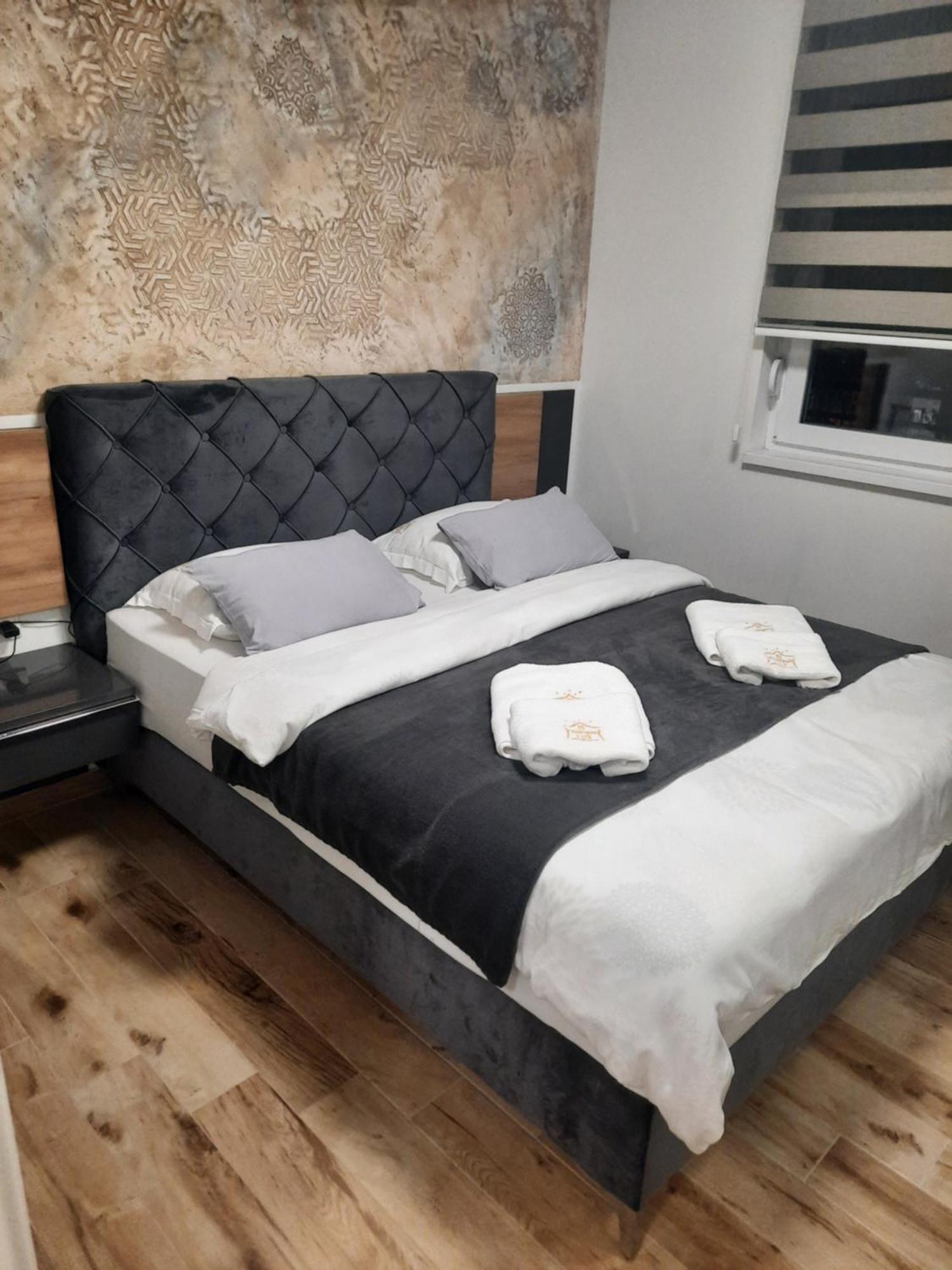 Apartman Lux-Besplatno Koriscenje Zasebne Garaze Sremska Mitrovica Exterior photo